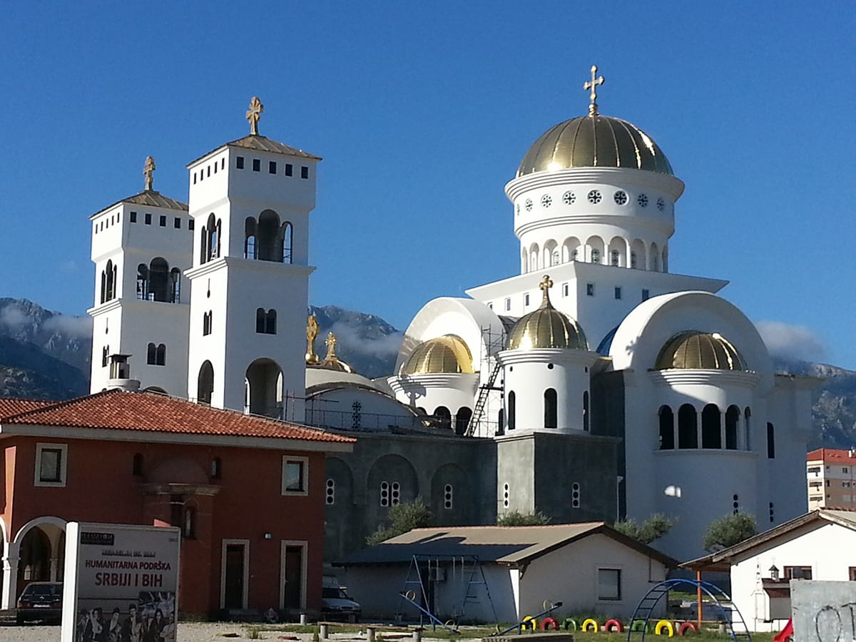 Строящийся кафедральный собор святго мученика Йована Владимира, короля Сербского в городе Бар является вторым по величине собором в Черногории